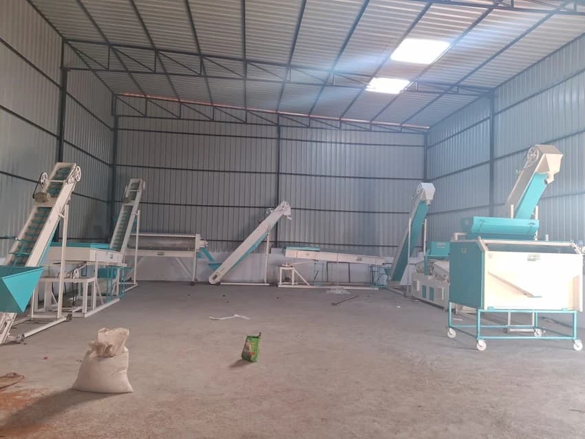 Modern spice processing machine at Madhavji Spices